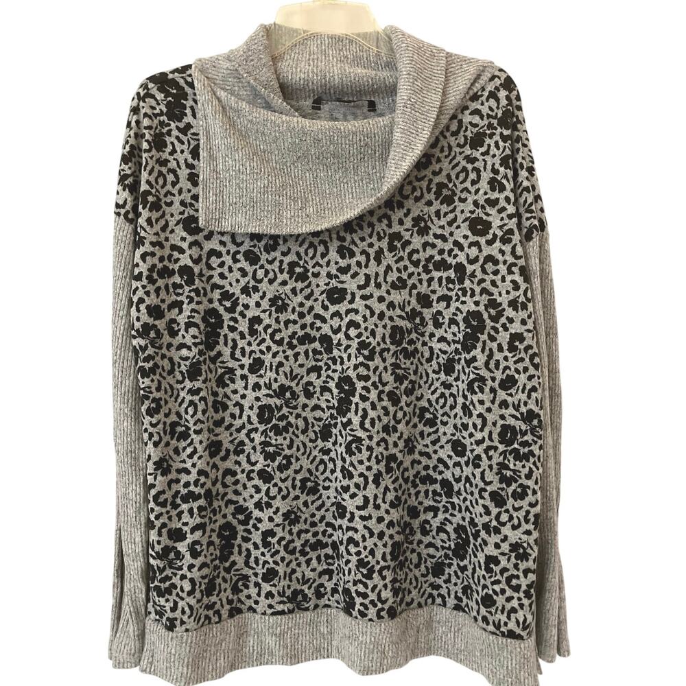 Zac & Rachel Animal Print Sweater Womens Size M Gray Black Work Lightweight Soft